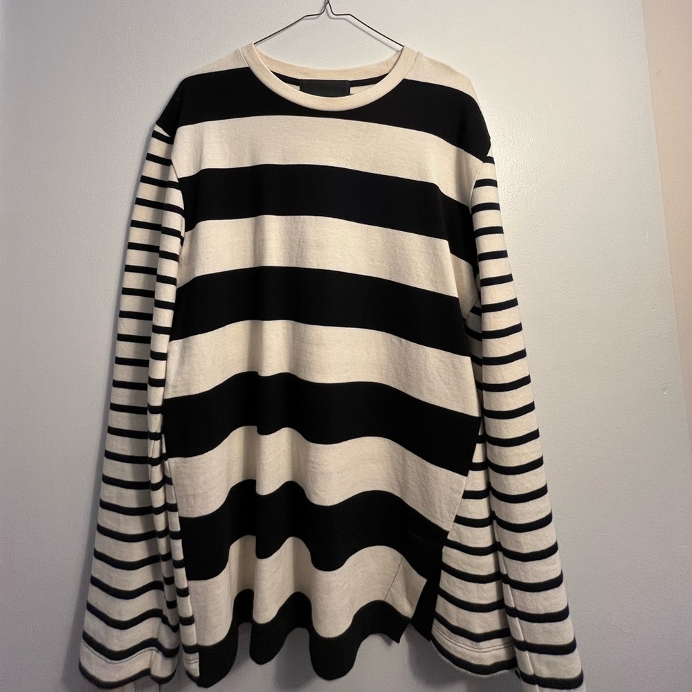 Long sleeve crewneck sweater